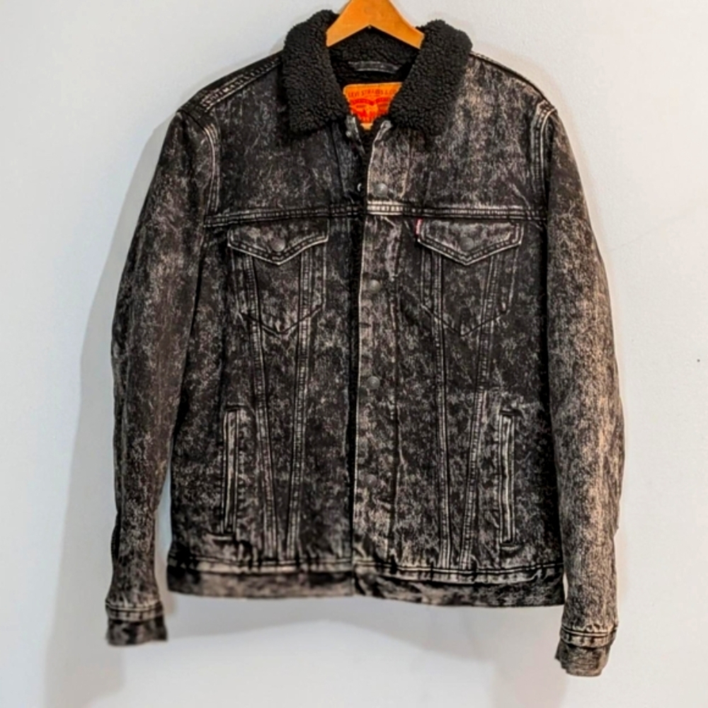 (L) Levi's Acid Wash Charcoal Denim Trucker Jacket with Sherpa Lining
